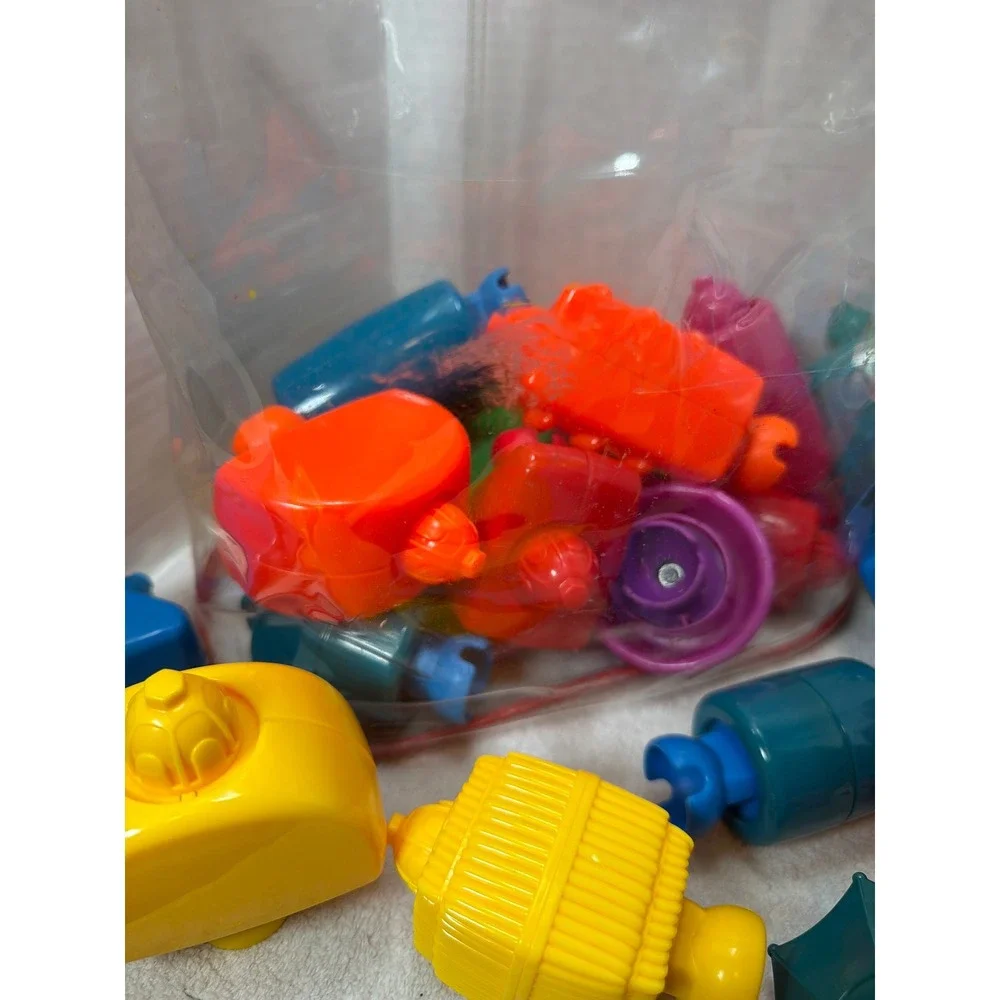 VTG 2004 Fisher Price Pop-Onz Building Blocks Kids‎  Multicolor 30ctToy Set